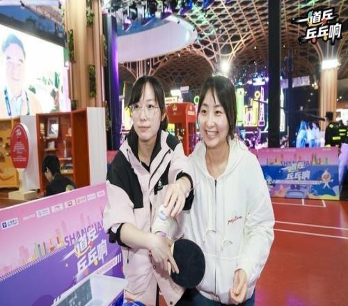 五一假期申城商场现“乒乓热”跨界互动重塑地标活力