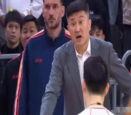 8倍镜回看陈家政3分变2分，浙江外援疑踩线，广东男篮输球好可惜