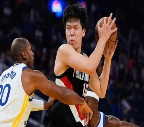 首秀6犯离场！杨瀚森表现不佳，还需时间适应！