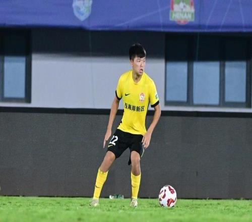 杨希在8月的中超联赛中场均3.3次成功抢断，全中超最多