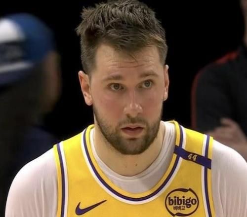 东契奇26分湖人大胜无库勇止住三连败，勇士只能梭哈字母