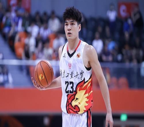 险联手邹阳！曝陈国豪曾受多支球队邀约自己难把控转会很煎熬