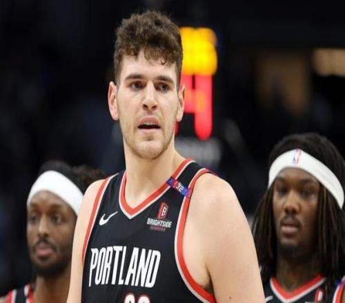 纪律性极高，开拓者本场出场的三位中锋合计0失误