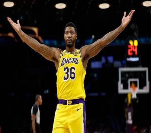 NBA官方：湖人后卫斯马特对裁判做出不雅手势，罚款35000美元