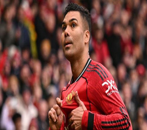 曼联更衣室炸锅！B费带头挽留，曼联面临卡塞米罗“尴尬局面”