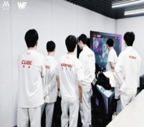 惨遭下克上吧友认为本赛季WE到底出了什么问题谁应该背锅