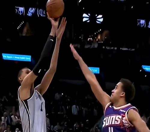 随着马刺绝杀，湖人8连胜，西部最新排名出炉！快船4连败排第8