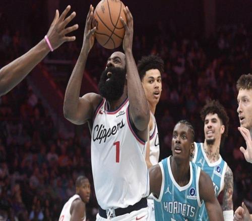 詹姆斯哈登狂砍55分，NBA世界为之沸腾