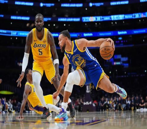 科比大女儿入职湖人，同瓦妮莎观看NBA揭幕战，遗憾惨败勇士