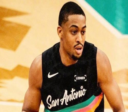 福克斯5记三分卡斯尔两双，文班亚马14+12+2封盖，马刺大胜奇才