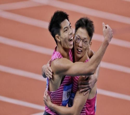 施君豪勇夺男子200米冠军：想为梁小静老师争口气