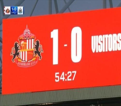 德比氛围！桑德兰主场比分牌不写死敌纽卡队名，只写“客队”