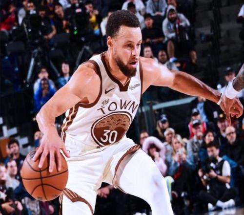 勇士大胜！库里27+10替补出奇兵，威少13分+恶犯，巴特勒首发第一