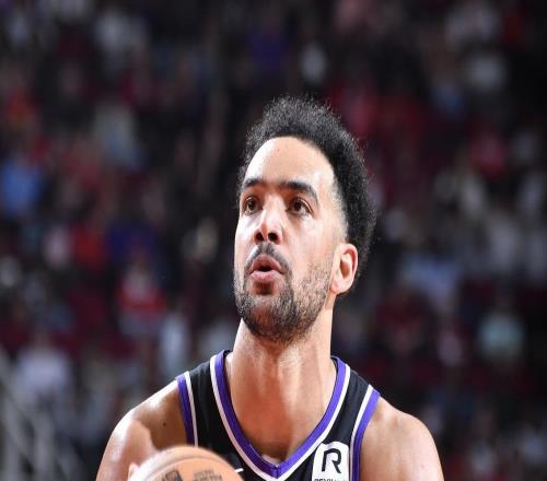 名记：莱尔斯曾是一些NBA球队底薪合同选项但他选了海外丰厚合同
