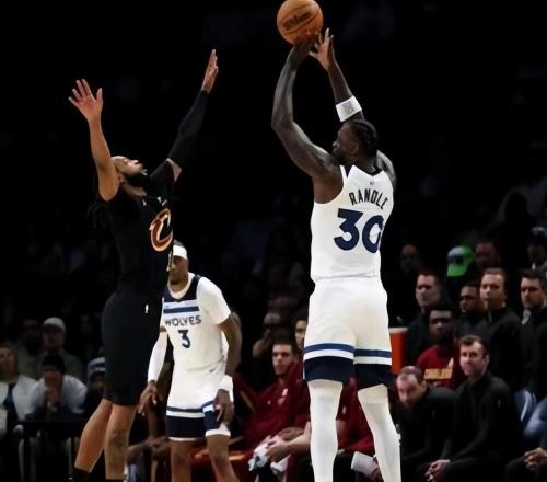 随着森林狼4连胜，独行侠2分憾负，西部最新积分榜出炉！湖人第5