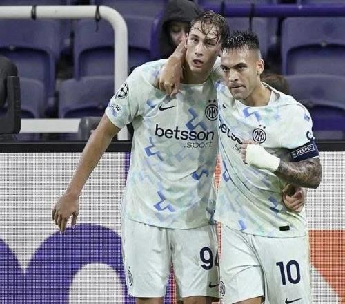 国米冲击欧冠榜首！孔蒂欧战再闹笑话，劳塔罗展现队长担当！