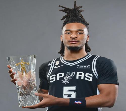 19岁榜眼秀！打成非卖品！字母哥也换不来他