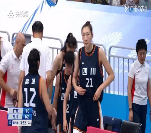 拿500万！全场6中1，只得2分，坑惨四川，球迷：她是混高薪的混子