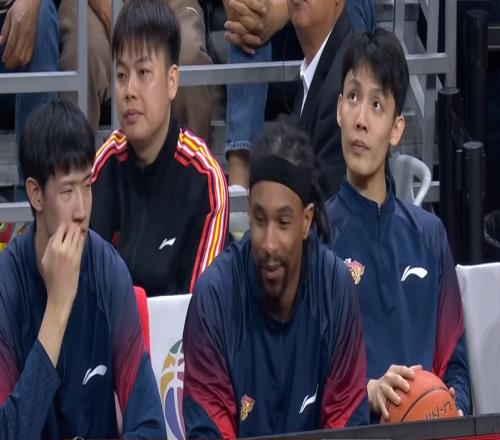 广东大胜22分，他却比被DNP的萨林杰还尴尬，粤迷：不如让家政上