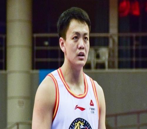 媒体人：吉林男篮今夏想节省开支姜宇星一直在寻找合适的球队