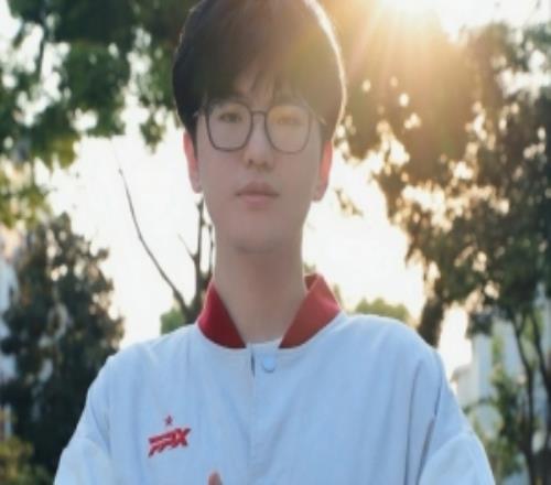 还想打比赛！加入FPX后jiejie发文：今年还没有结束，冲！