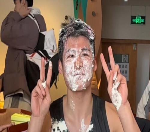 广东为陈家政庆生！小胡徐杰按捺不住，杜锋待遇拉满，4人下狠手