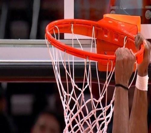 杜兰特笑称：都怪卡斯尔挂筐让篮筐歪了，这都是初中生干的事