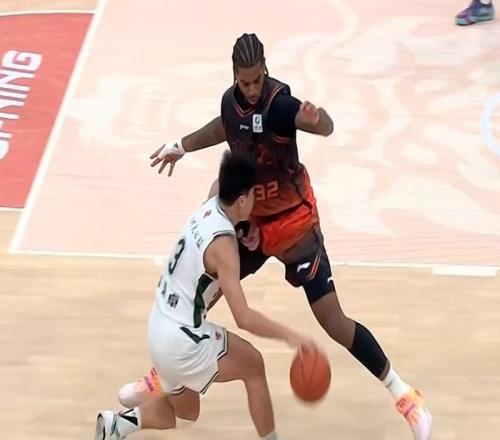 6连胜！山东男篮击败同曦，于德豪三分爆发，克里斯22分