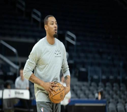 官宣签约！重返NBA，生涯命中1787记三分，文班亚马有福了