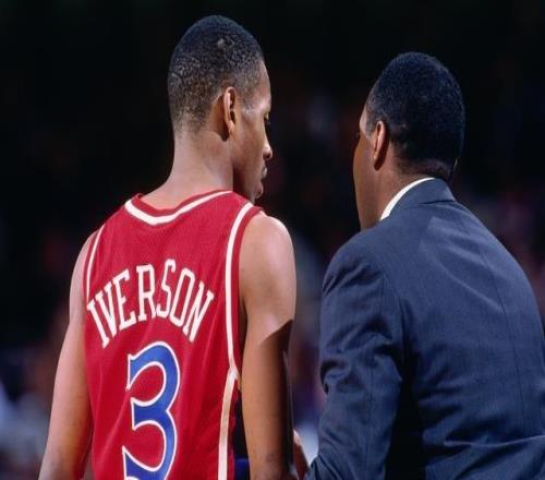 艾弗森初登场：76人等待多年终于找到“答案”