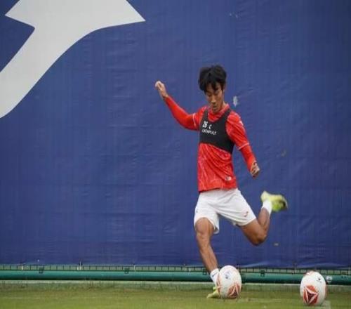 重庆冲超国安获益，李明卖2新星留一手可收回重用阮奇龙练出了