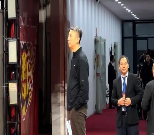 郭士强现场观赛！广东vs上海焦点战12人：徐杰胡明轩张镇麟领衔
