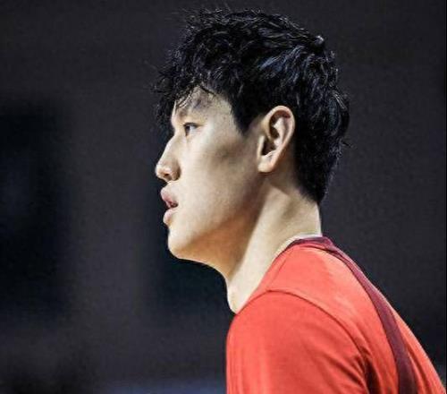 曾凡博三年顶薪续约首钢回归CBA