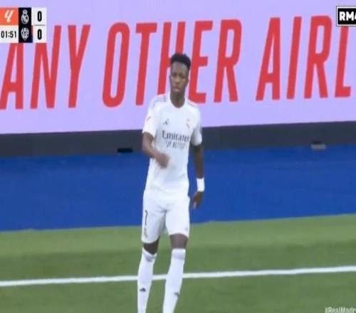 不满球队近期表现，皇马球迷用嘘声对待皇马球员