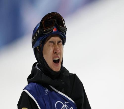 苏翊鸣有惊无险晋级冬奥大跳台决赛，直言自己“压力有点大”