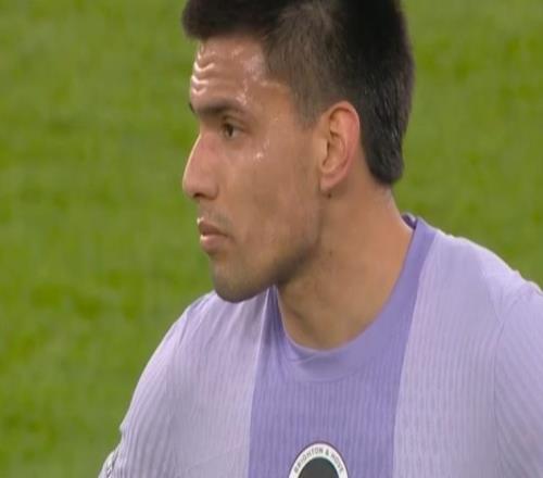 英超新恶汉！戈麦斯飞踹维尔茨逃红，复刻德容窝心脚，名宿开炮