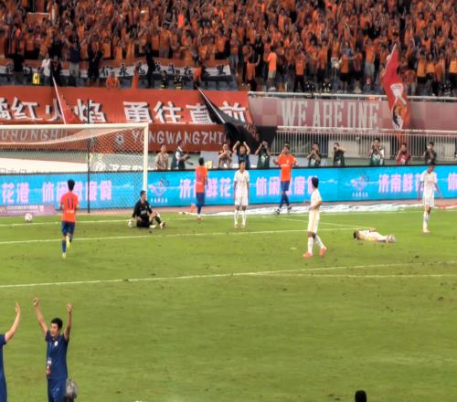 中超积分榜：北京国安、上海申花连让榜首，山东泰山坐稳前五