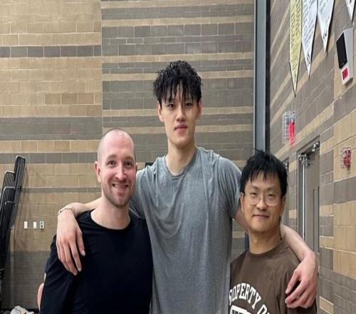 训练师：曾凡博2米11&如此能投！网媒：凡博可能获得篮网双向合同