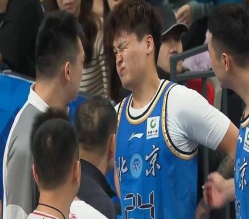 手感糟糕！赵睿复出6中0得0分8助攻末节伤退离场引关注