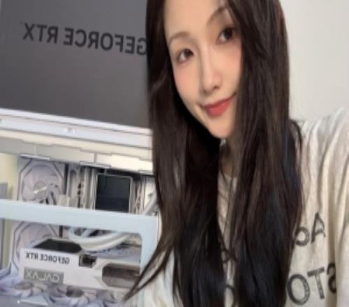 主持人沈云仪晒照：终于收到青蛙的了！感谢老板姿态无敌了