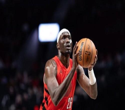 开拓者官方：中锋里斯右脚应力性骨折已接受手术，赛季报销