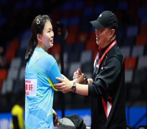 恭喜！中国女乒16岁孙颖莎师妹崛起夺冠：莎莎恩师打造又一天才