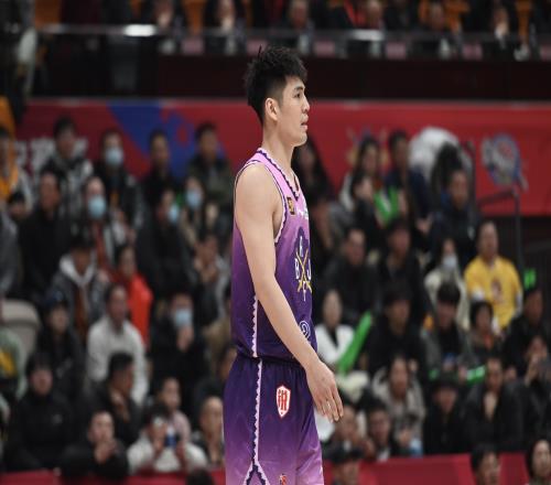 媒体人：陈国豪接近超级B类合同转会广东广东送还王少杰+转会费