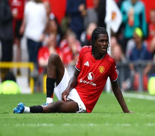 首发半场被换下！曼联19岁新星表现不佳冬窗面临外租
