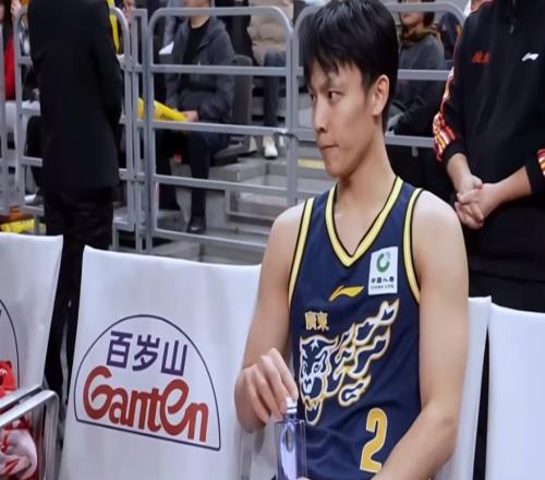 徐杰致胜抛投！5分险胜深圳！广东4人满分，鬼才杜锋用坏胡明轩