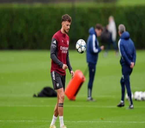 记者：许多英超和其他欧洲球队在关注本怀特