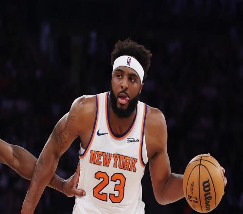 首秀在即！尼克斯中锋米切尔罗宾逊今日将出任首发