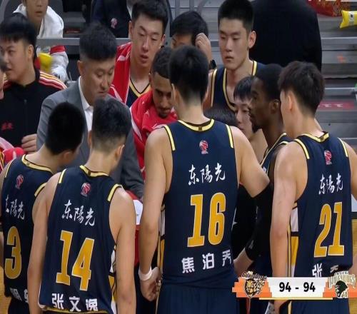 广东男篮消息！杜锋带人连夜开会总结胡明轩伤病严重黄牛被坑惨