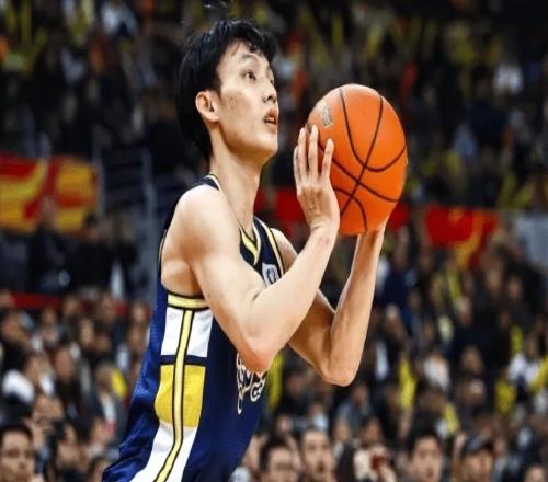 徐杰最新视频！可自由行走，但一瘸一拐，广东进攻压力递增！