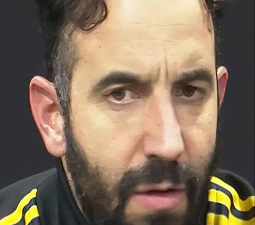 曼联冬窗欲等压哨签中场！拉爵认为阵容足够进欧冠，仍支持阿莫林